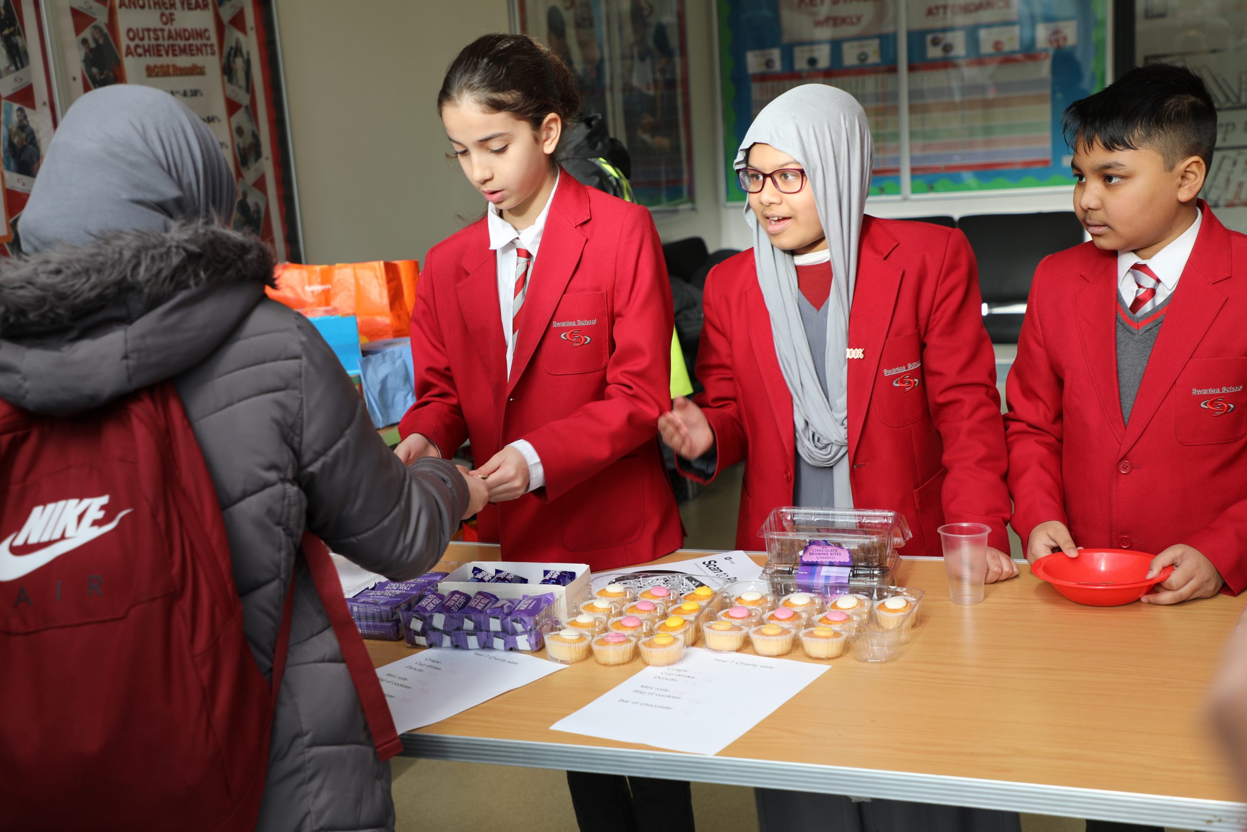 Swanlea School Year 7 Students Fundraise for London Air Ambulance 🚁❤️